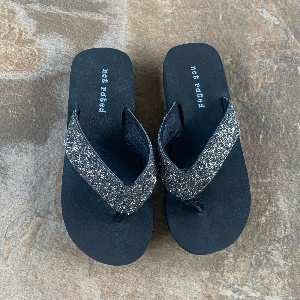 Brand new Not Rated flip flops size 6